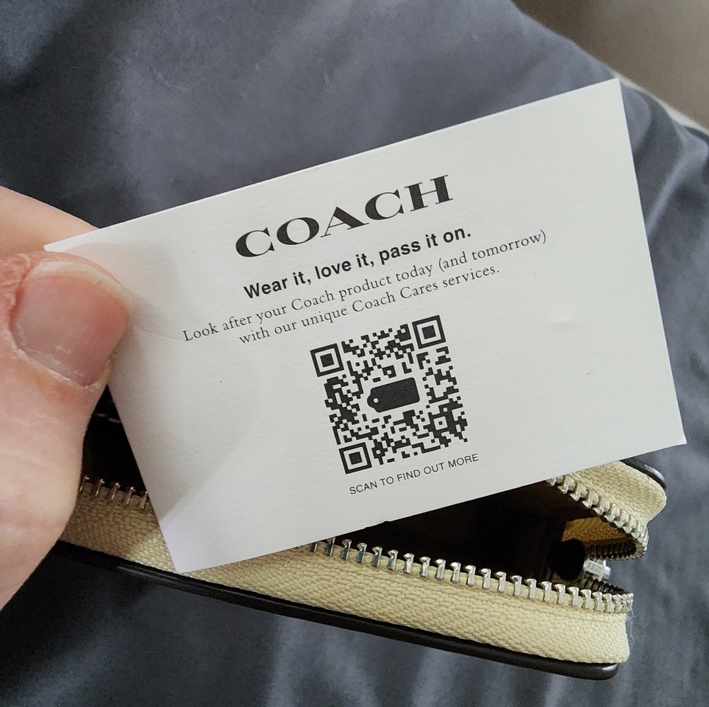 Coach Cream Wallet - Picture 6 of 6